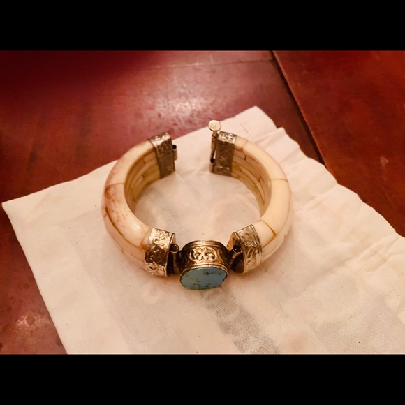 Vintage bone?, turquoise, and silver bangle. Stunning. - Picture 3 of 10
